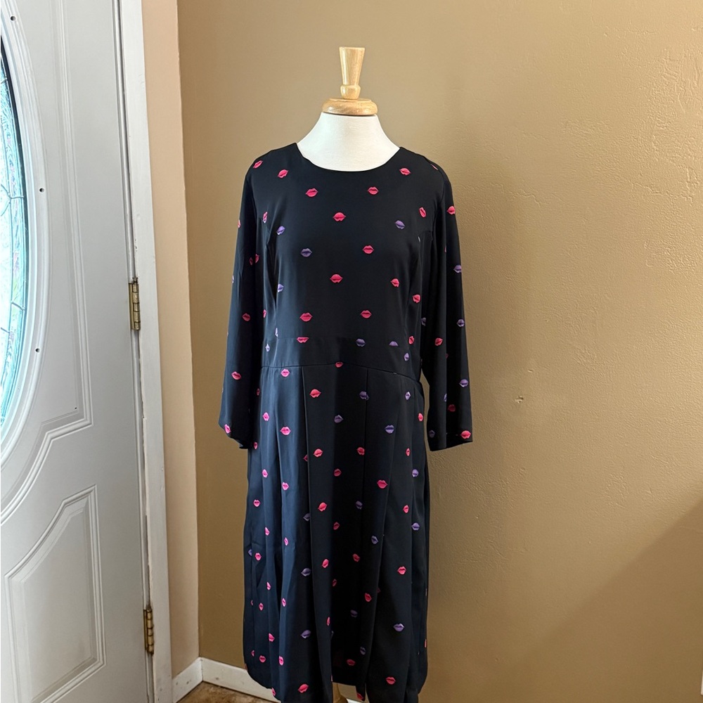 Melissa McCarthy Black Dress with Pink and Purple Dots